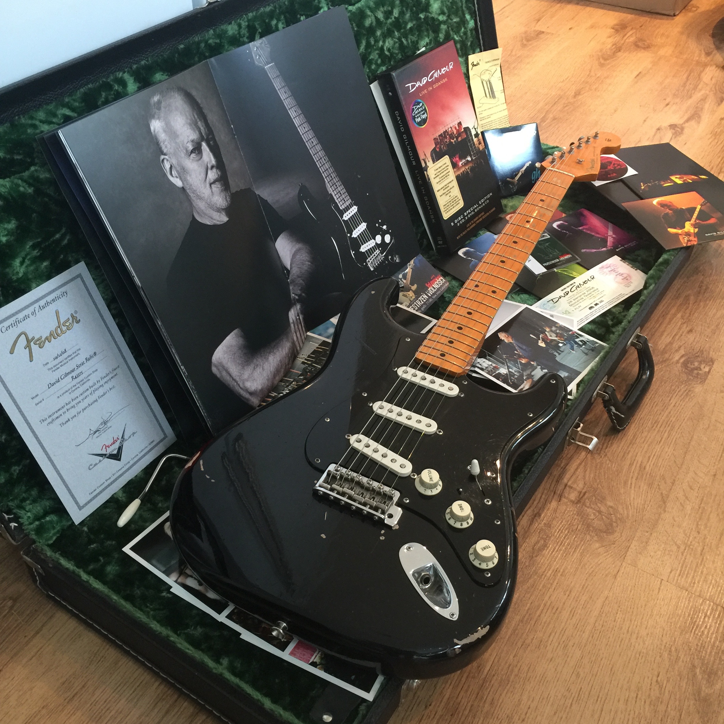 Fender Custom Shop David Gilmour Relic 2000's Black Over Sunburst Relic