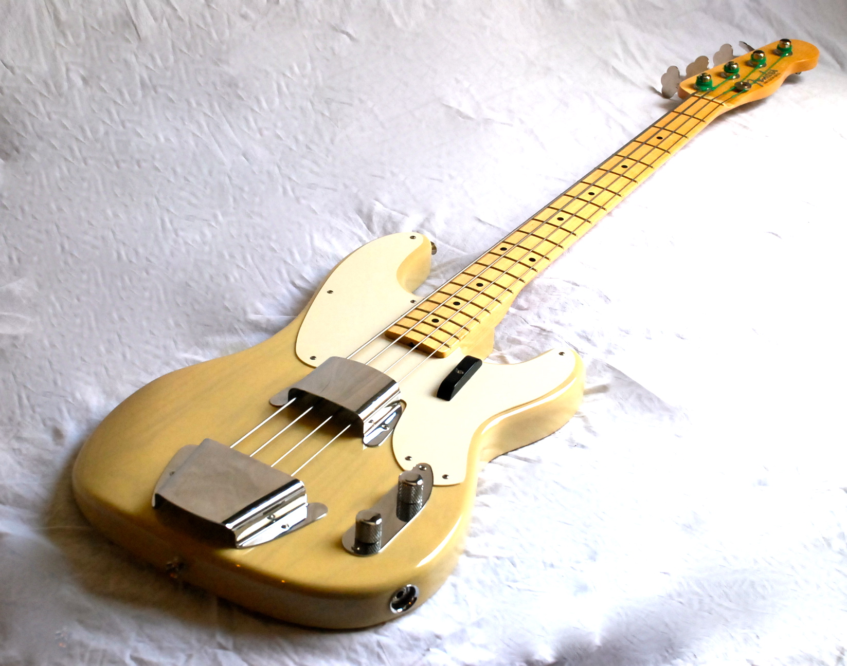 fender vintage nos precision bass twink pic gallery