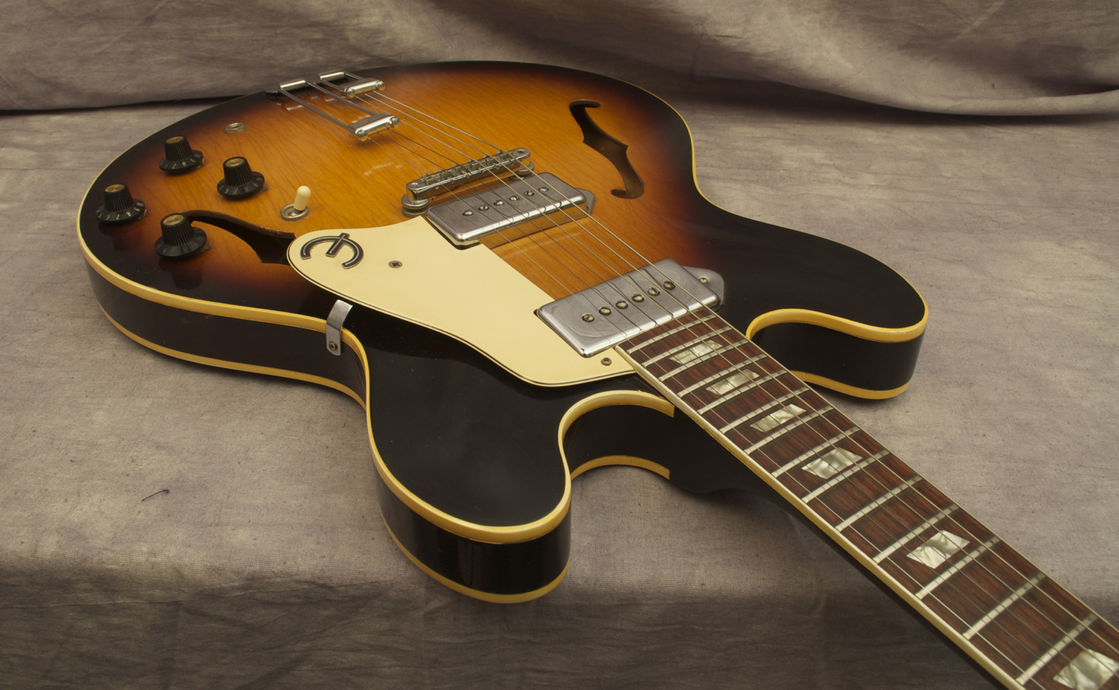 epiphone casino vs gibson es335