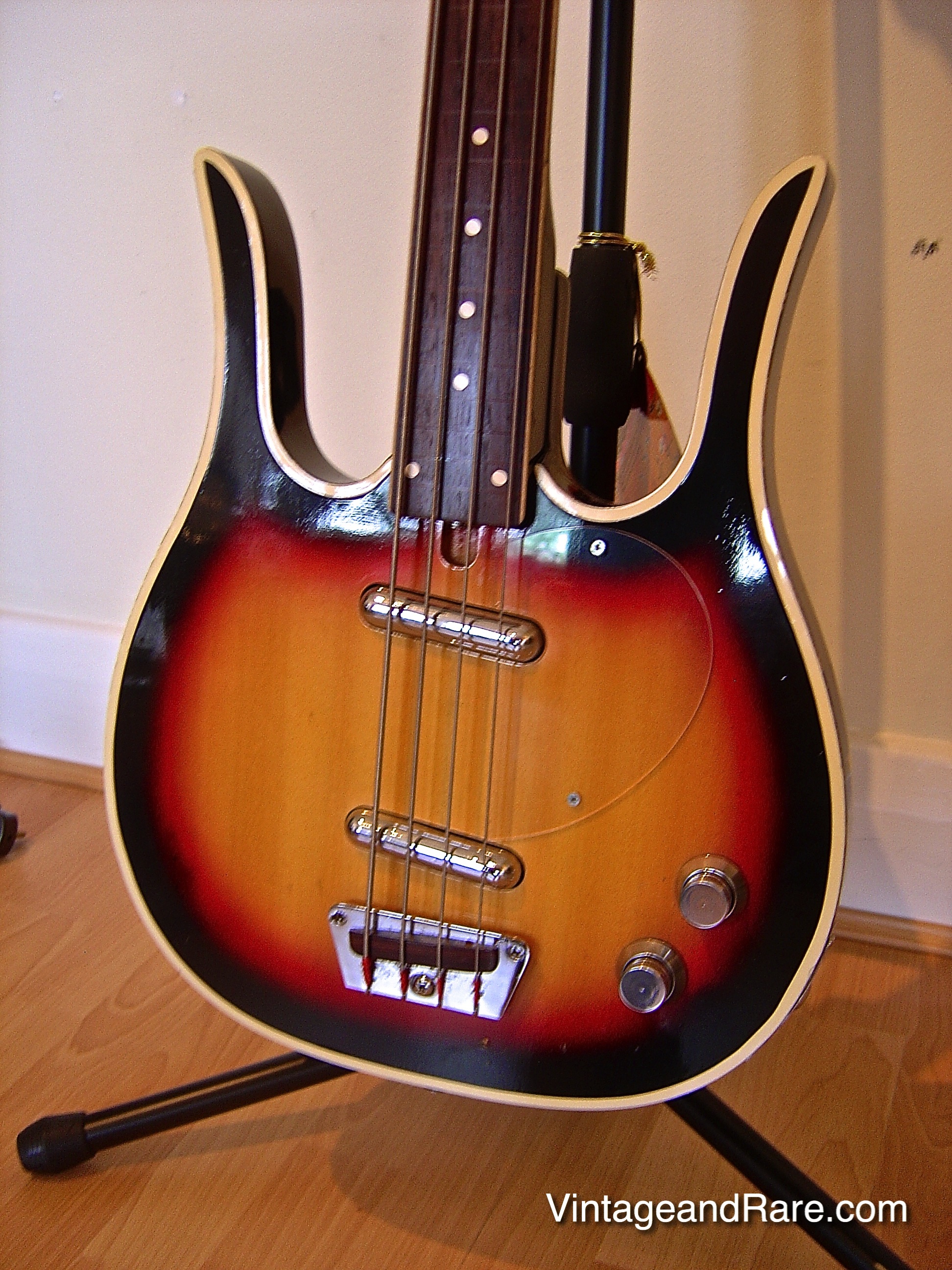 Danelectro Long Horn Fretless Bass 1967 Sunburst Bass For Sale Harris Hire