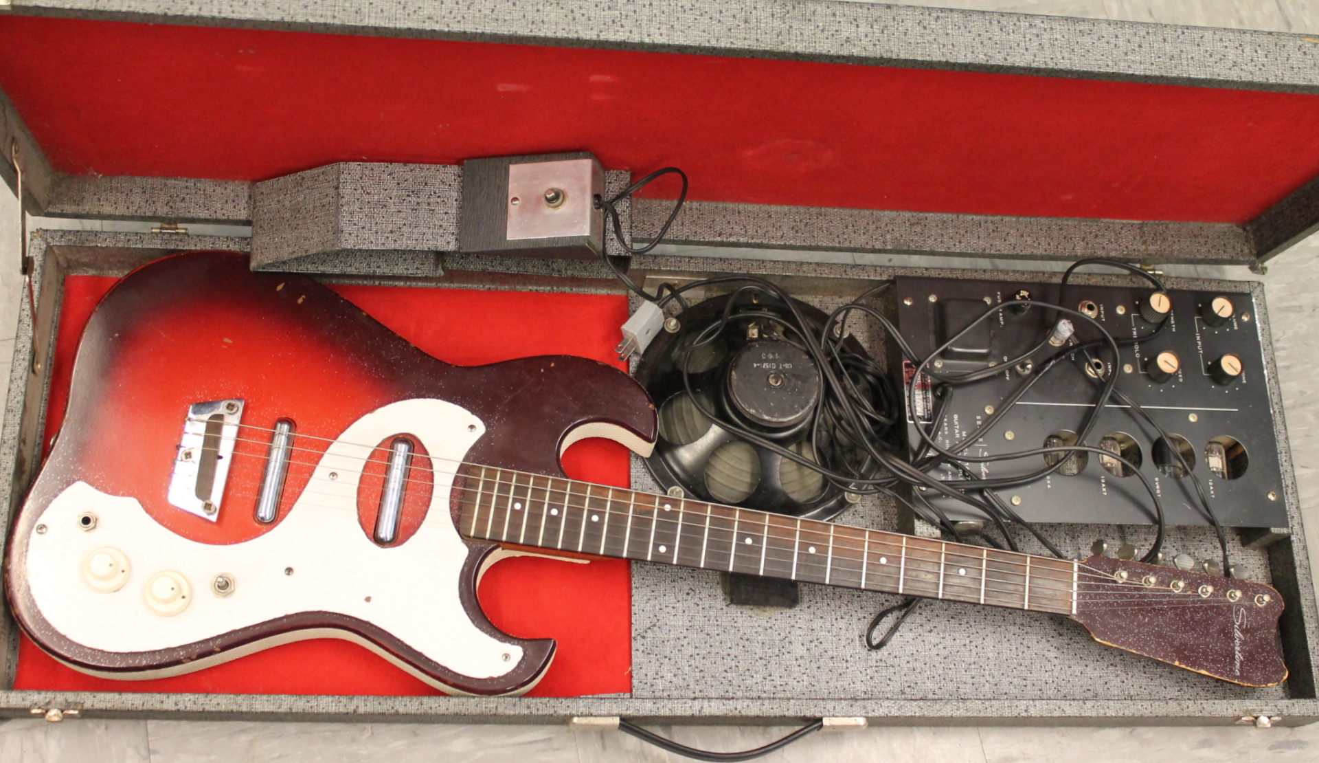 silvertone-1457-guitar-amp-in-case-1960-s-guitar-for-sale-kitarakuu