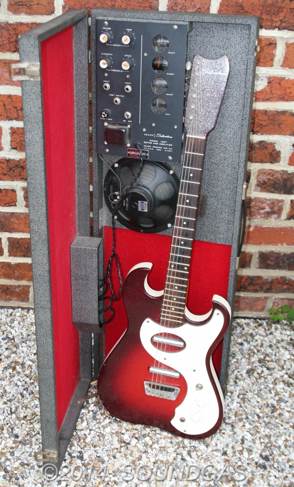 Silvertone/Danelectro 1457 Amp In Case Guitar Twin Lipstick Pickups 1960's Red / White Guitar