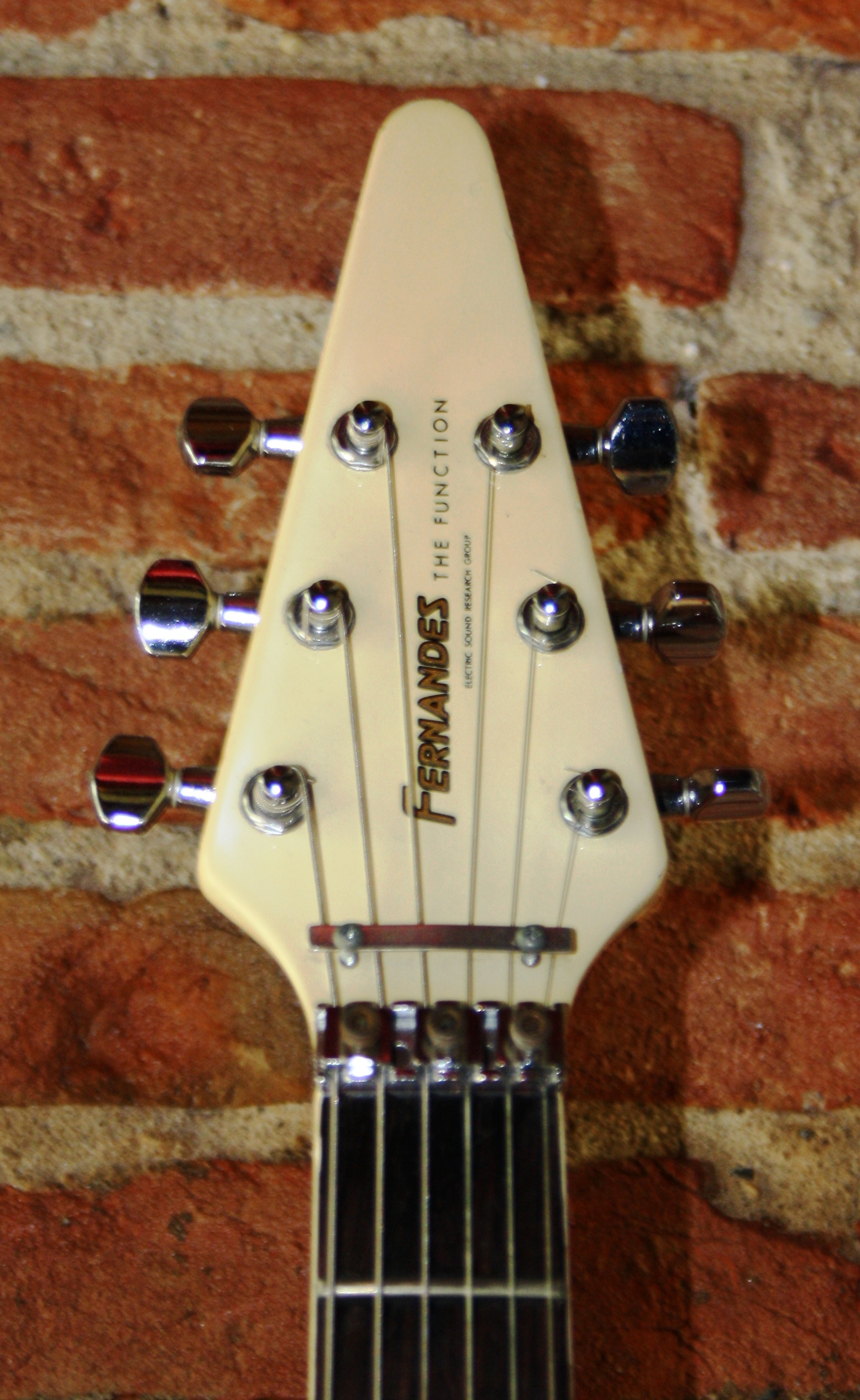 dating fernandes guitars