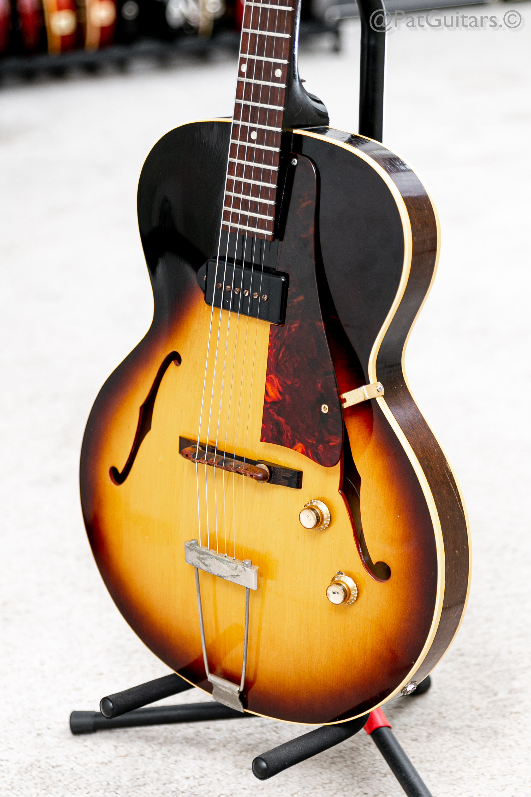 Gibson ES 125T In Sunburst. Slim Body Vintage Archtop Guitar. 1963