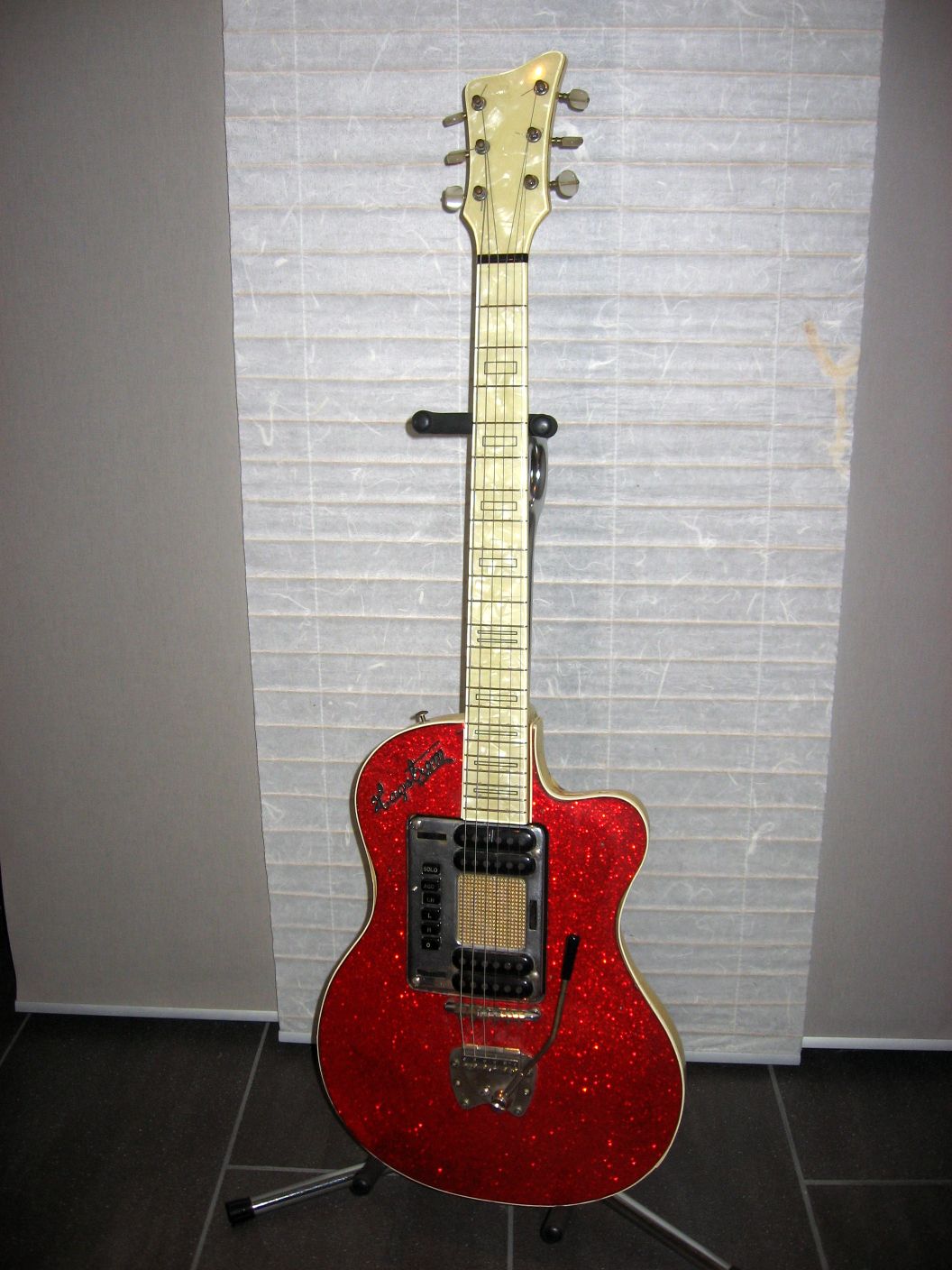 Hagstrom De Luxe 90 1961 Red Sparkle/ White Pearl Guitar ...