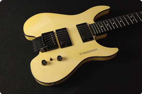 Steinberger Guitars Headless White