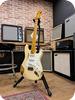 Fender Fender Custom Shop 1956 Stratocaster CZ550419 2021 Heavy Relic Vintage White Over Sunburst 2021 Heavy Relic Vintage White Over Sunburst