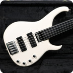 Modulus Quantum 5 Fretless 1993 White