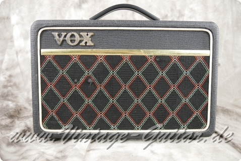 Vox Escort Black