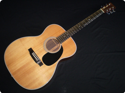 C. F. Martin & Co 000 28 2010 Natural