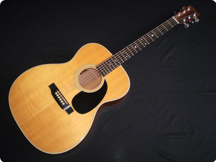 C. F. Martin & Co 000 28 2004 Natural