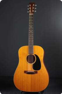 C. F. Martin & Co D 18 1972 Natural