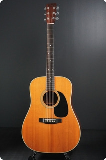 C. F. Martin & Co D 28 1976 Natural
