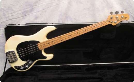 Music Man Musicman Sabre (fretless) 1979 Olympic White