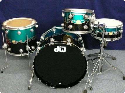 Dw Dw Collector's Graphiys Drumset 2012 Course Tribal Band Over Pearlescent Aqua And Black (high Gloss)
