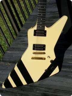 Gibson Explorer  1985 Black And White Finish