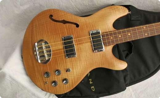 lakland-Semi-Hollowbody-Bass-ex-John-Entwistle-Natural-big.jpg