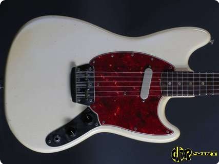 Fender Musicmaster 1966 Olympic White