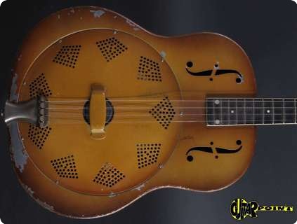 National Triolian   Tenor 1930 Tan
