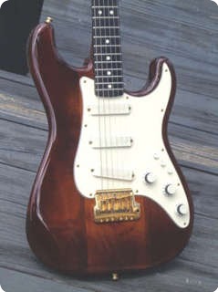 Fender Stratocaster 1983 Walnut Elite Honey'brust