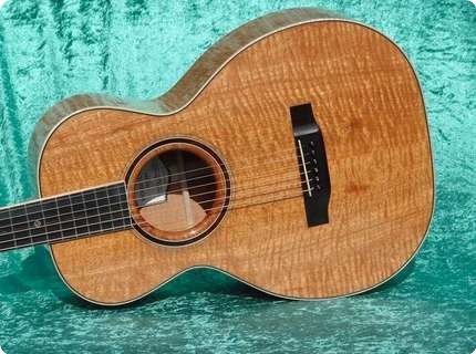 Rozawood Woodstock Lady   Curly Mahogany Body 2013 Nitrocellulose Lacquer