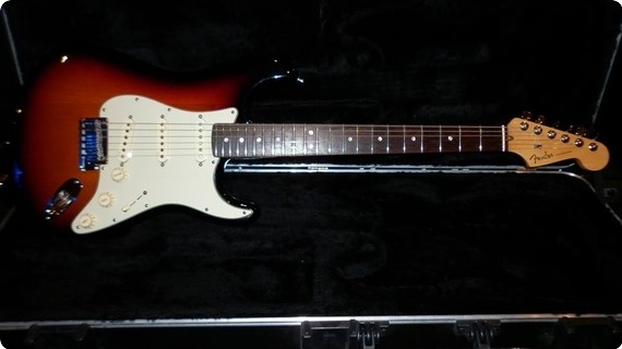 Fender American Deluxe Stratocaster 2012 3 Colour Sunburst