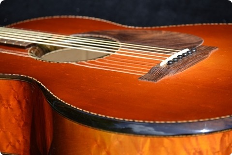 Rozawood Baritone Guitar   Bird's Eye Maple B&s & Brw Bevel 2014 Nitrocellulose Lacquer
