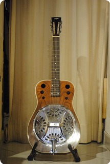Wolfe Bobby Walnut 2004 Walnut