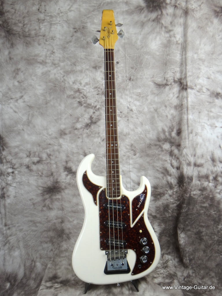 Burns '67 Shadows Bass - ホワイト - ハイパーギターズ Hyper Guitars | ヴィンテージギター & アンプ専門店  |  50年代-70年代を中心に選りすぐった中古ヴィンテージギターとアンプの専門店ハイパーギターズHyperGuitars。当店は創業30年以上のヴィンテージギター専門店  