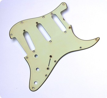 Guitarslinger Parts Aged 62 Sc Pickguard    Mint Green    3 Ply   #1035   Fits To Strat® 2015 Mint Green