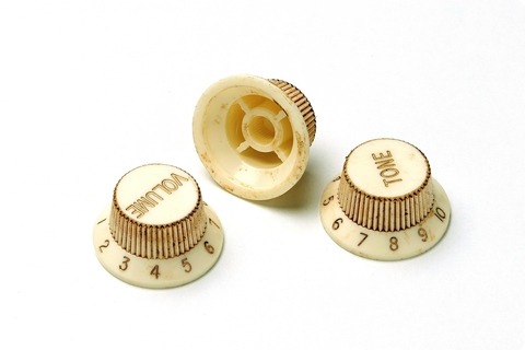 Montreux Retrovibe Series   62 Sc Relic Knob Set   #246   Fits To Strat® 2015 Aged White