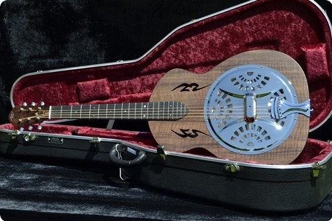 Rozawood Roundneck Resonator   Claro Walnut Body 2015 Nitrocellulose Lacquer / Natural