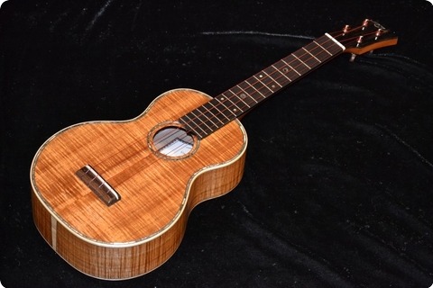 Rozawood Ukulele   Hawaiian Koa Body 2015 Nitrocellulose Lacquer / Natural