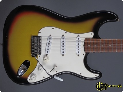 Fender Stratocaster 1966 3 Tone Sunburst