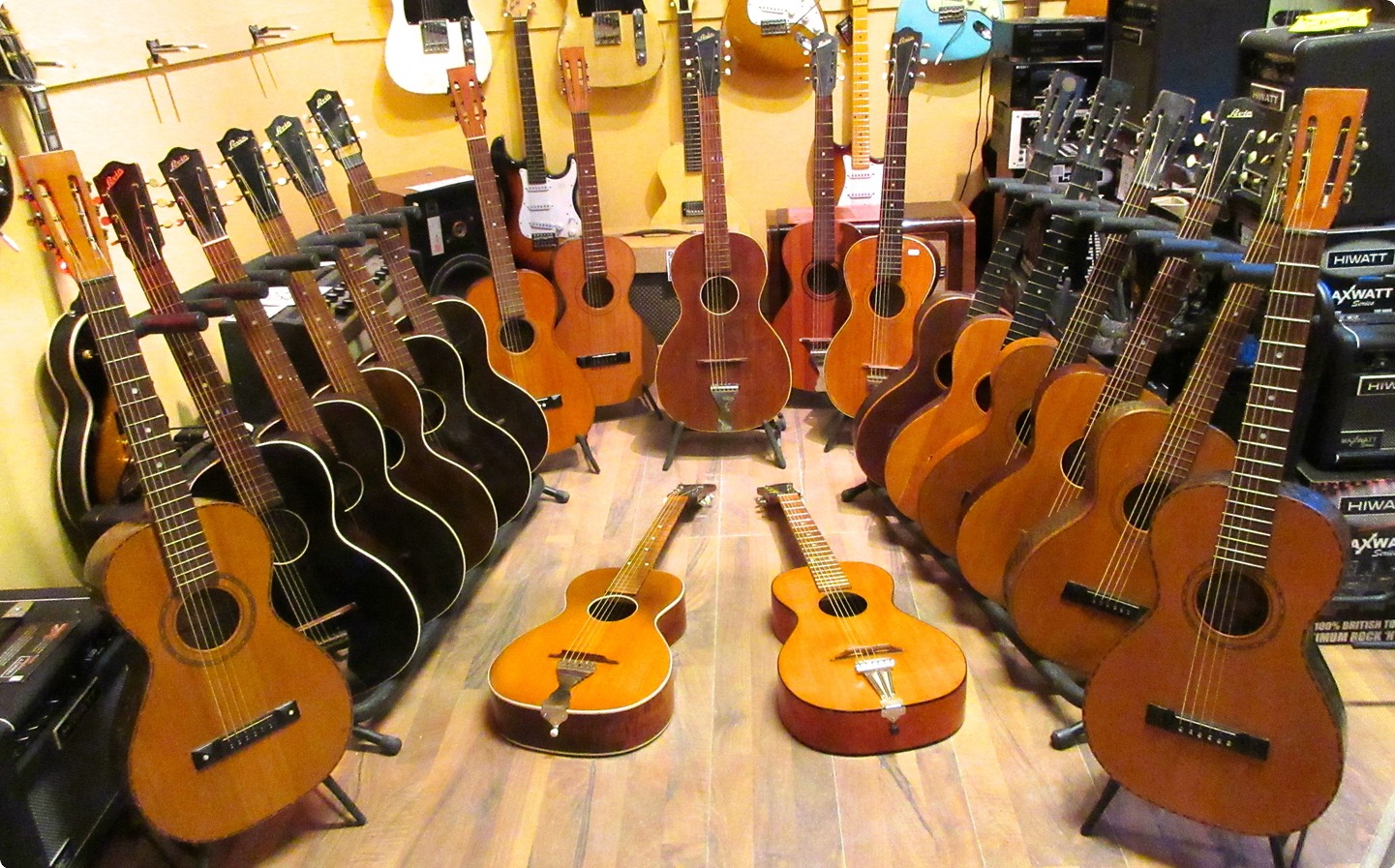 jomfru afbryde Countryside Worlds Largest Levin Selection 1900's Guitar For Sale Halkans Rockhouse