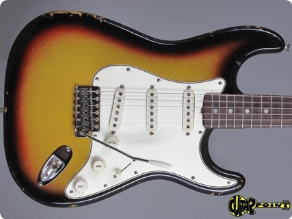 Fender Stratocaster 1966 3 Tone Sunburst