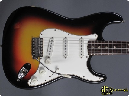 Fender Stratocaster 1966 3 Tone Sunburst