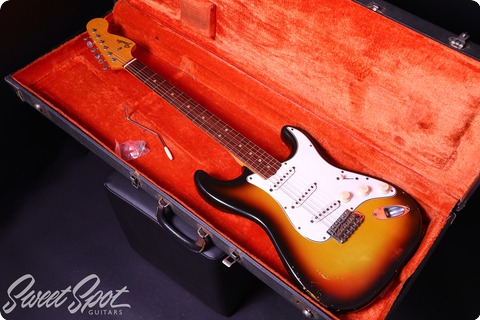 Fender Stratocaster 1966 3 Tone Sunburst