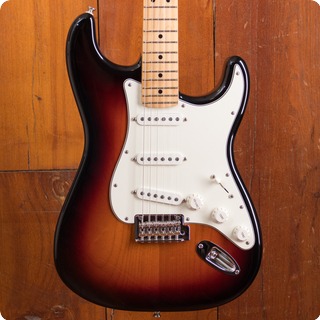 Fender Stratocaster 2018 Three Color Sunburst