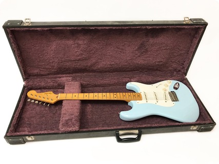 Fender Stratocaster – 57 American Vintage Re Issue – 1982 – Refinished 1982 Daphne Blue 