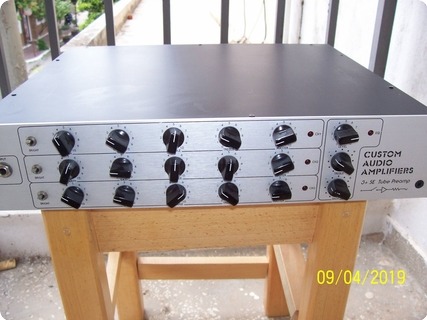 Custom Audio Amplifiers Caa 3+se    1999 Silver