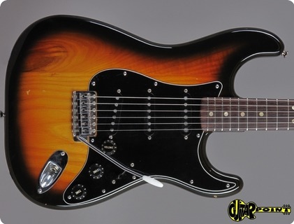 Fender Stratocaster 1977 3 Tone Sunburst