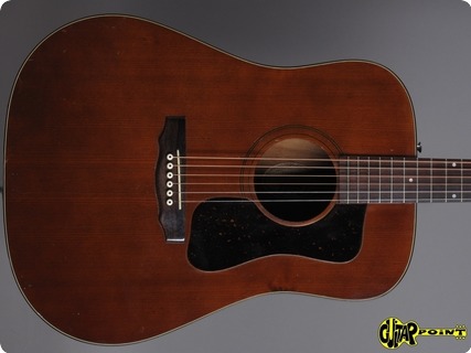 Guild D 25m 1981 Mahogany