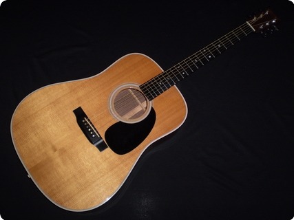 C. F. Martin & Co D28 2000 Natural