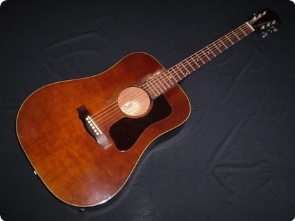 Guild D25 M 1977 Mahogany