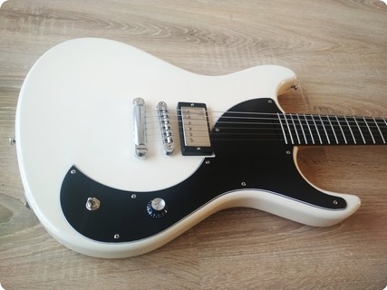 Jailbreak Guitars Poison Heart Vintage White