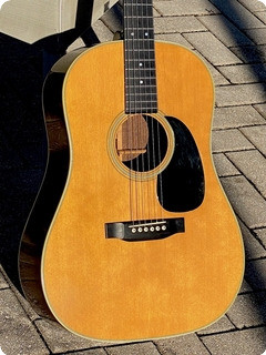 Martin D 28s  1971 Natural Finish