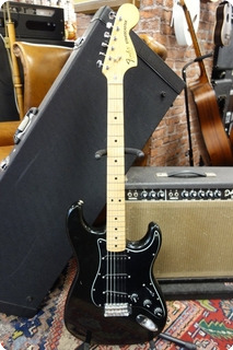 Fender Fender Stratocaster 1979 Black / Black Pickguard 1979 Black / Black Pickguard