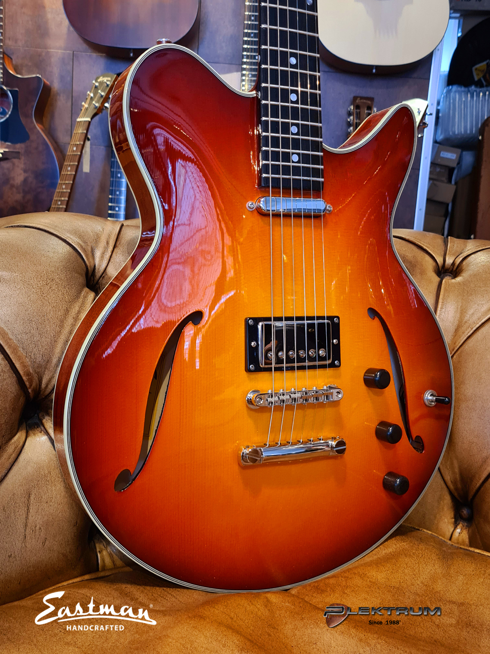 EASTMAN Romeo SC 2021 Guitar For Sale Plektrum