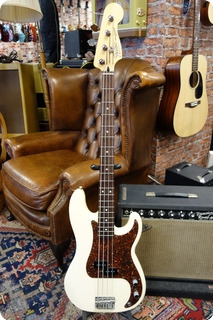Fender Fender 2005 Standard Precision Bass Artic White